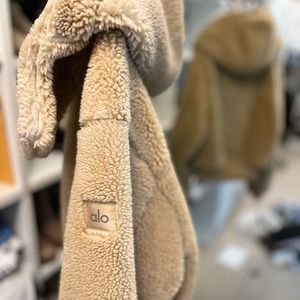 alo foxy Sherpa jacket, size small, camel.